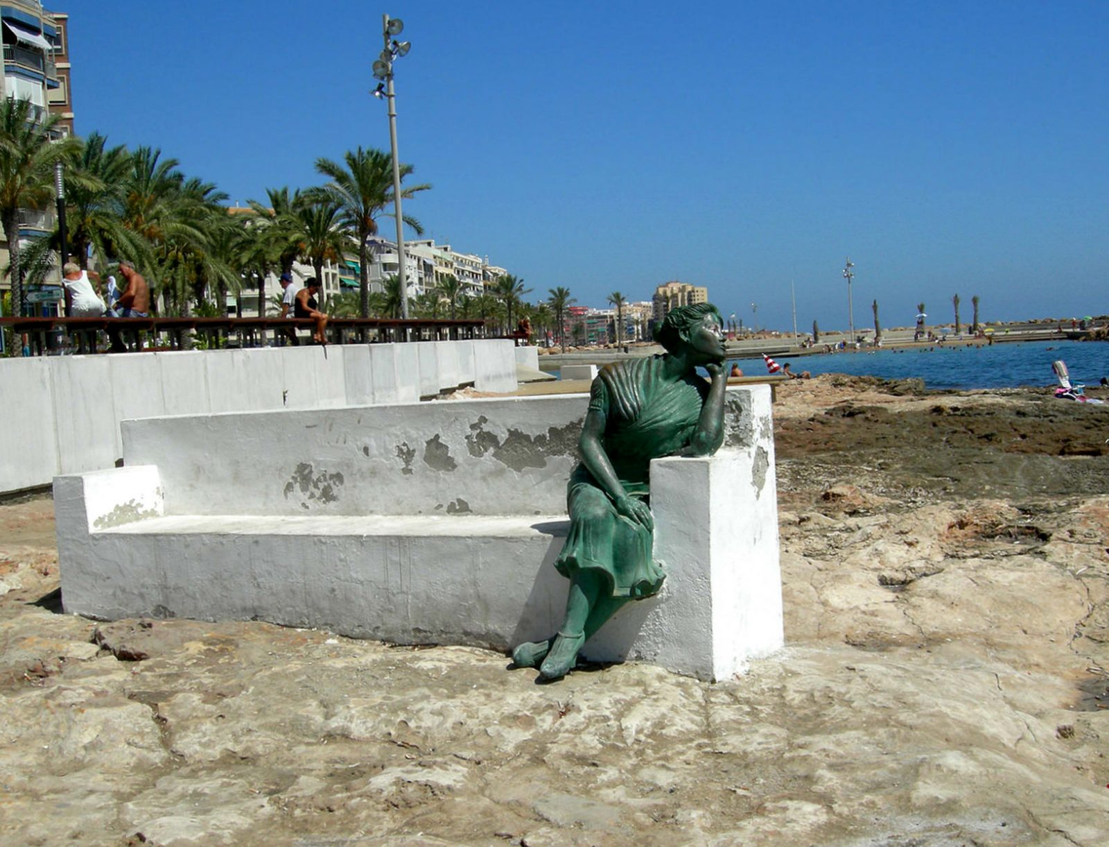 Statue of the Beautiful Lola (Estatua de la Bella Lola)