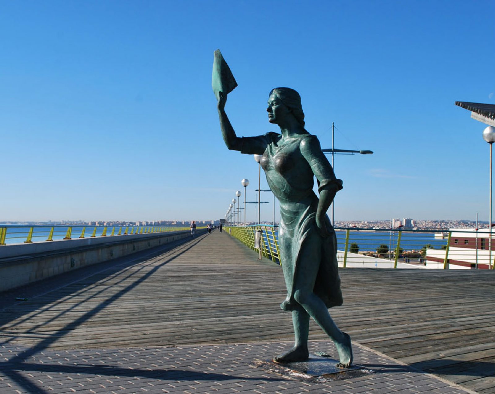 Monument to a fisherman's wife seeing her husband off to sea (Monumento a la mujer del pescador)